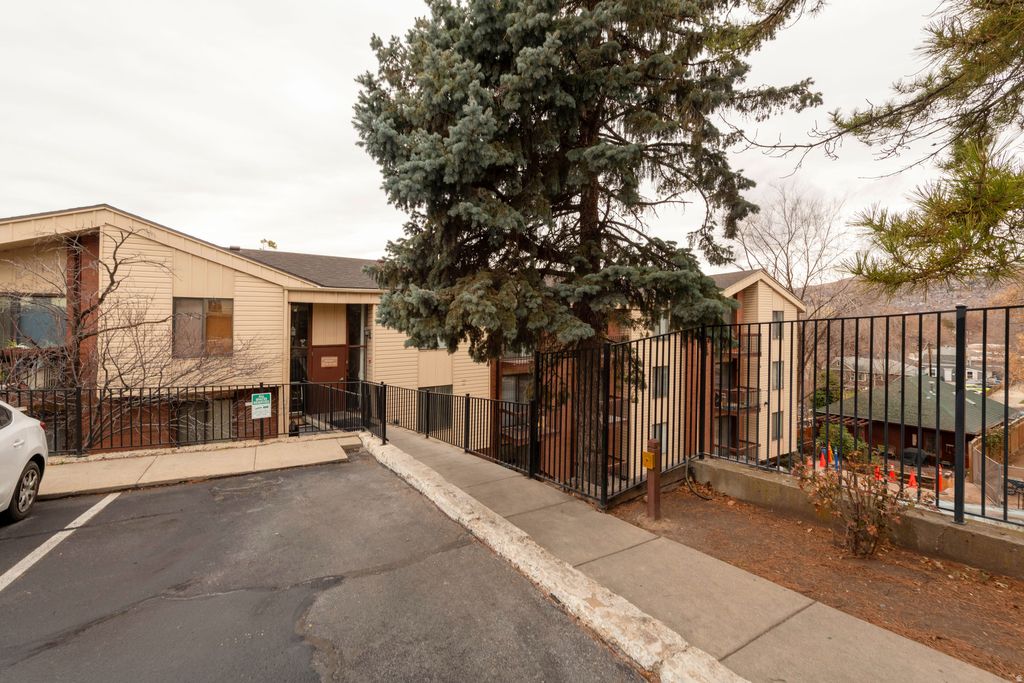 Photo of 425 S 1000 E #311C, Salt Lake City, UT 84102 (MLS # 2150954)