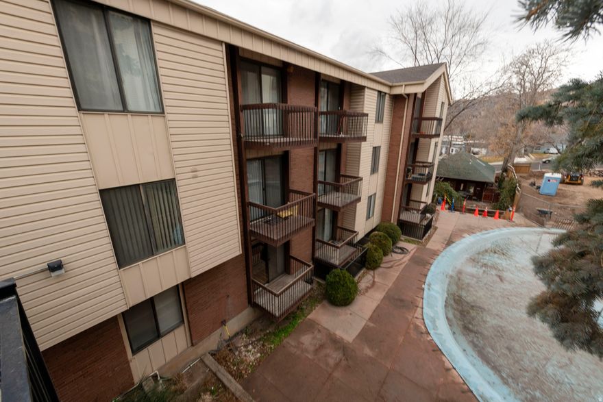 Conveniently located Incline Terrace condo near the University of Utah and downtown Salt Lake City! Open, functional floor plan  featuring ideal spaces for everyday living. Bright kitchen with ample storage. One bedroom with walk-in closet and one bath. Fantastic community amenities include an outdoor swimming pool,  gym and sauna.  Square footage figures are provided as a courtesy estimate only.  Buyer is advised to obtain an independent measurement.