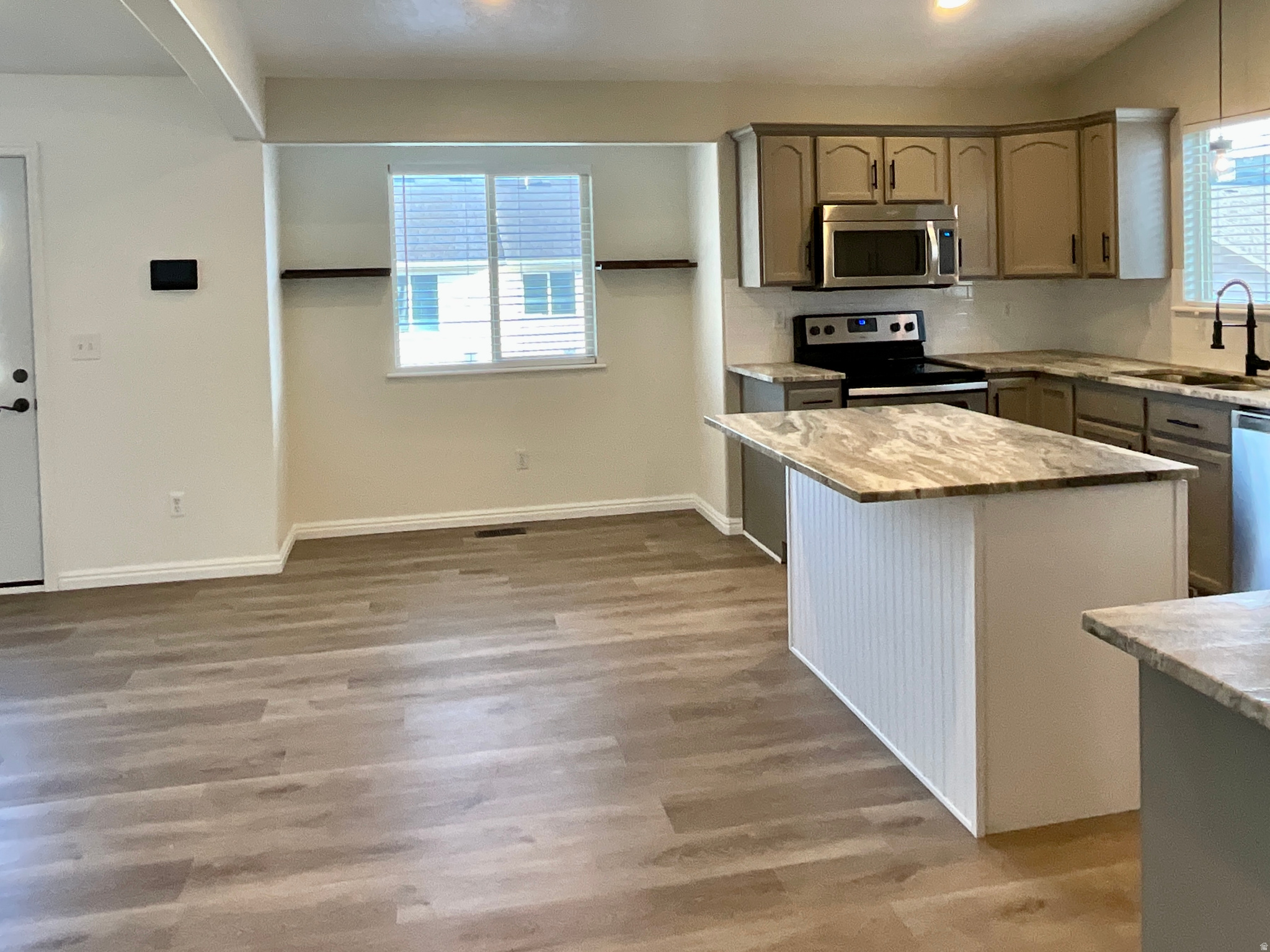 SILVER LAKE - Residential