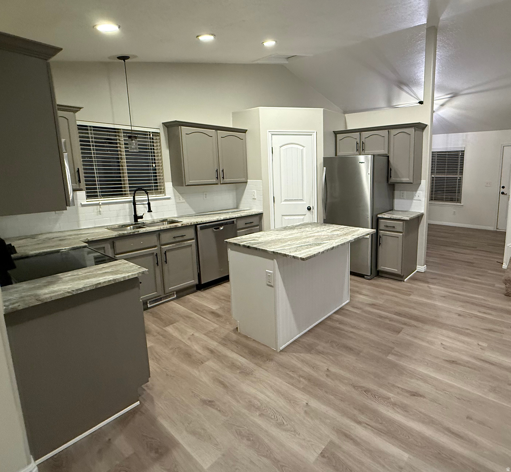 SILVER LAKE - Residential