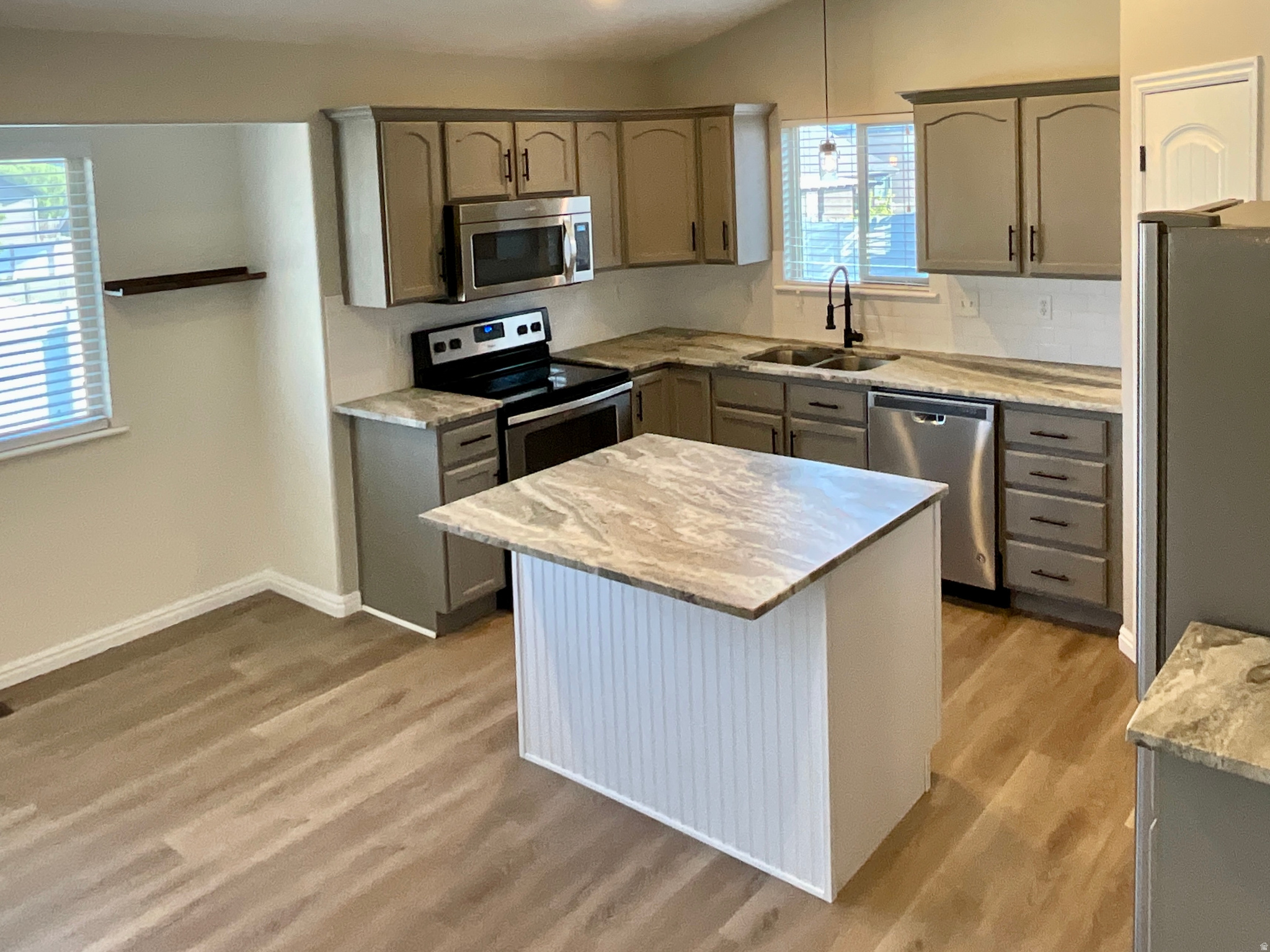 SILVER LAKE - Residential