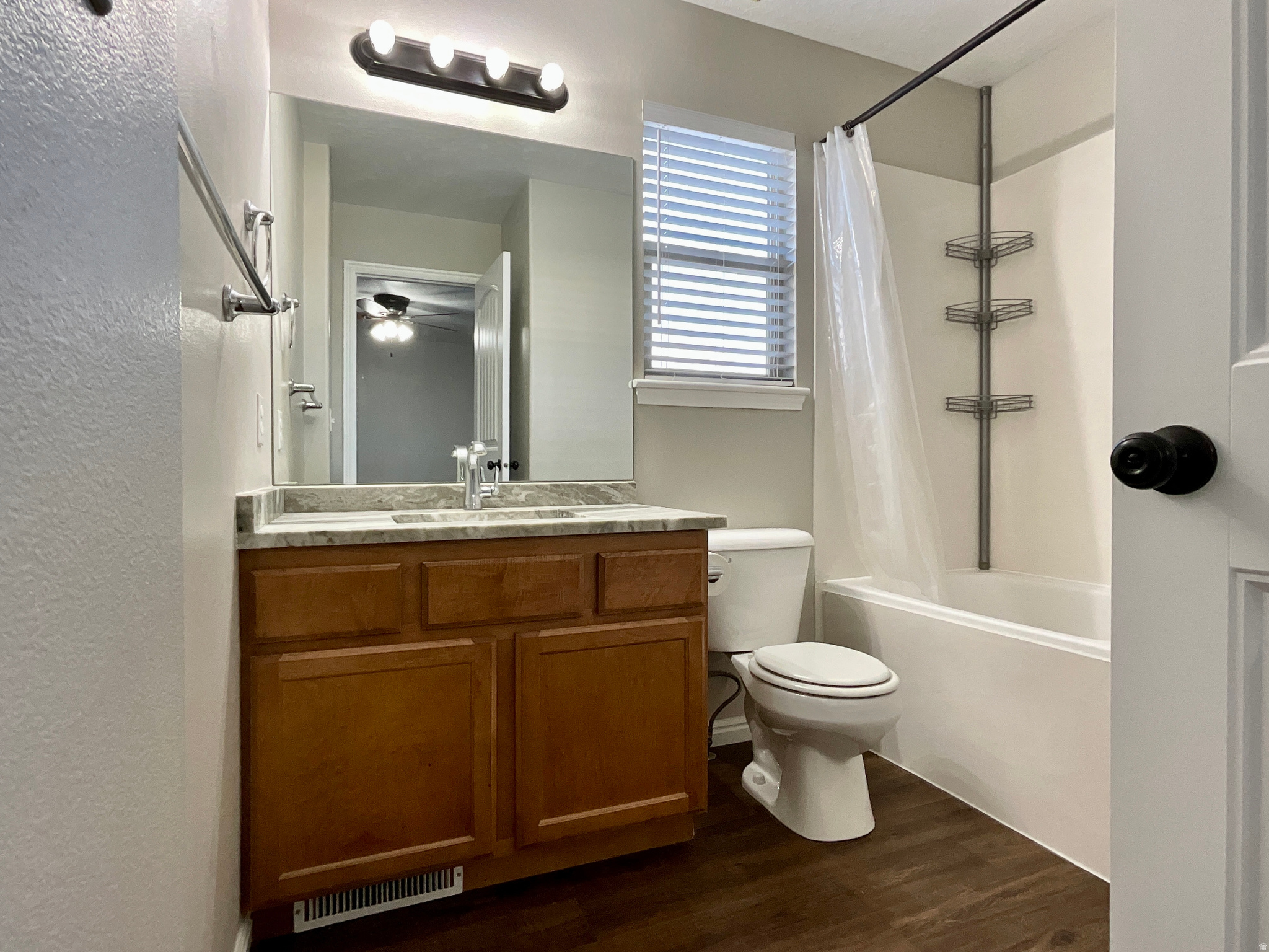 SILVER LAKE - Residential
