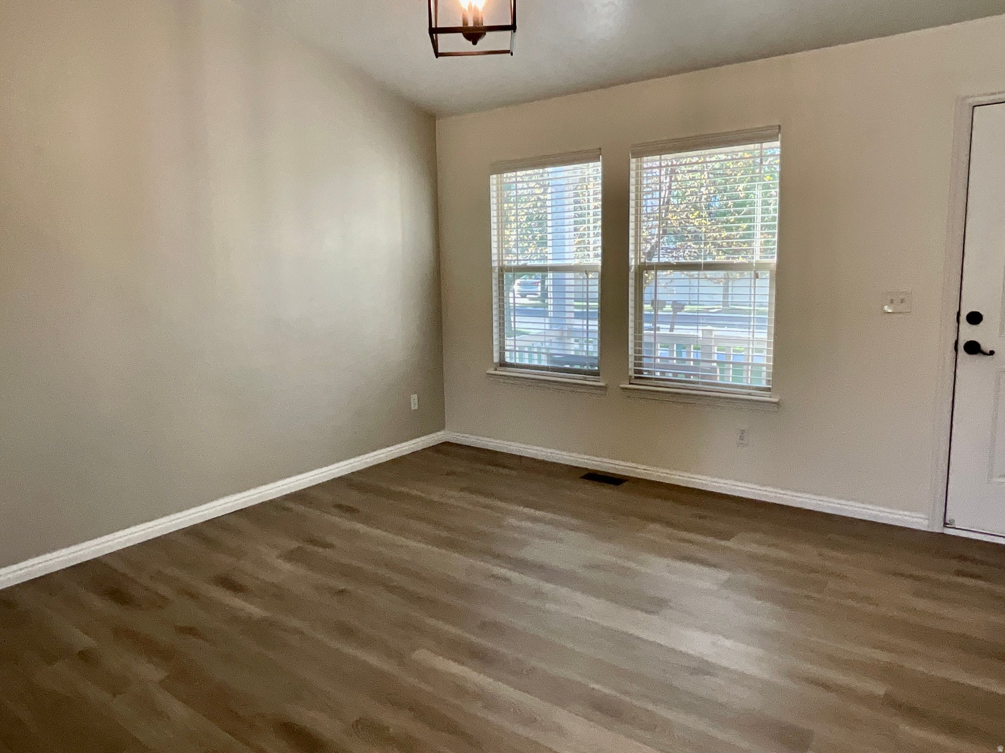 SILVER LAKE - Residential