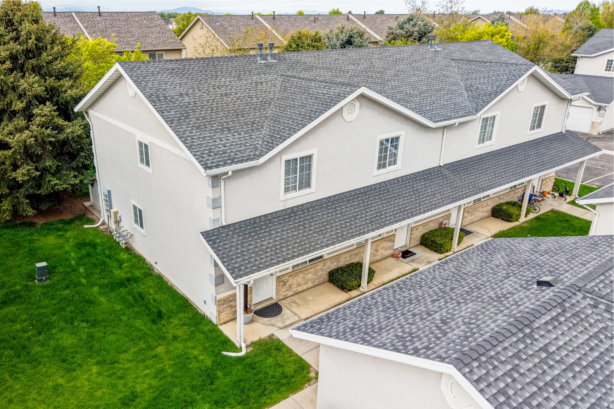BLACKHAWK TOWNHOUSES - Residential