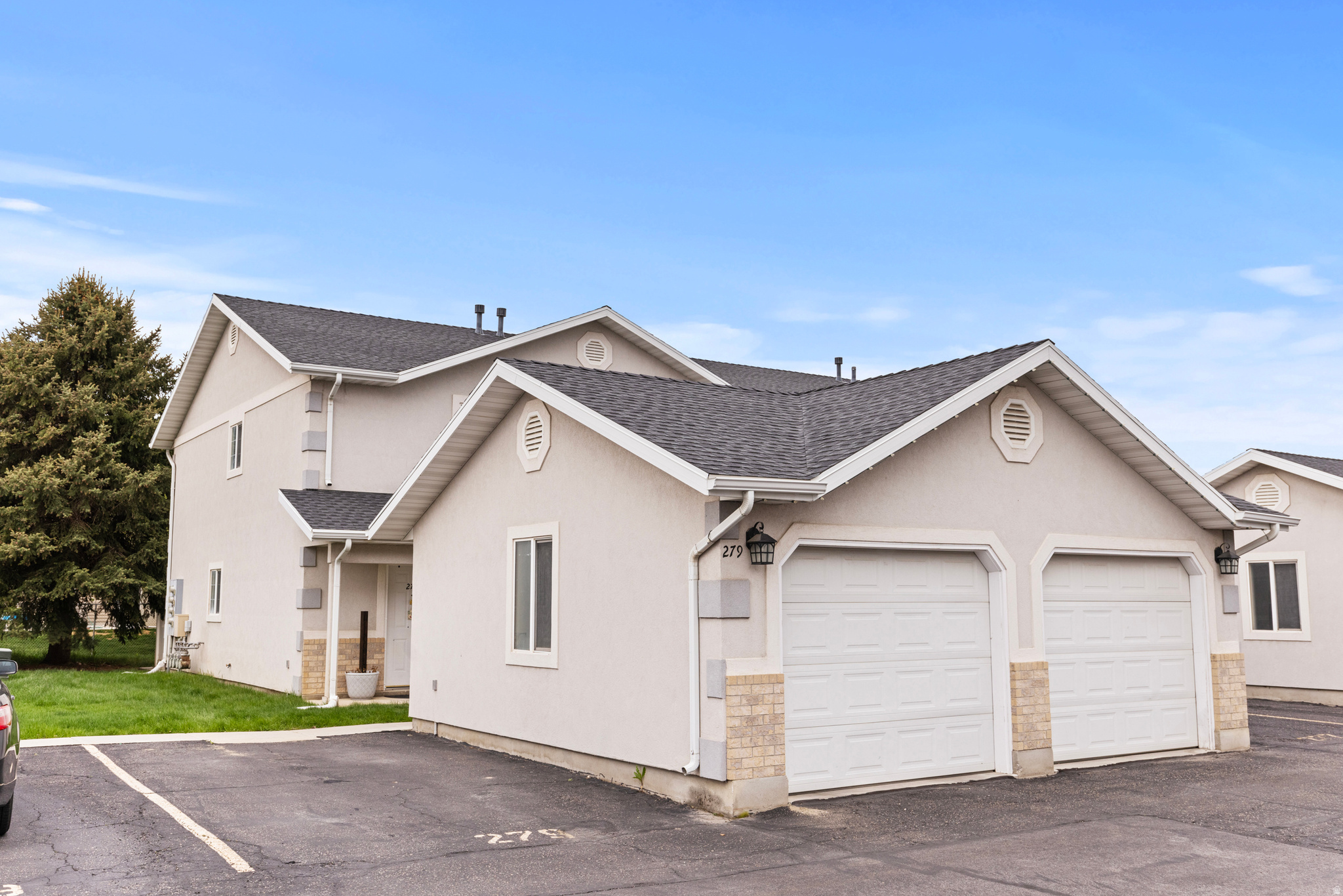 BLACKHAWK TOWNHOUSES - Residential