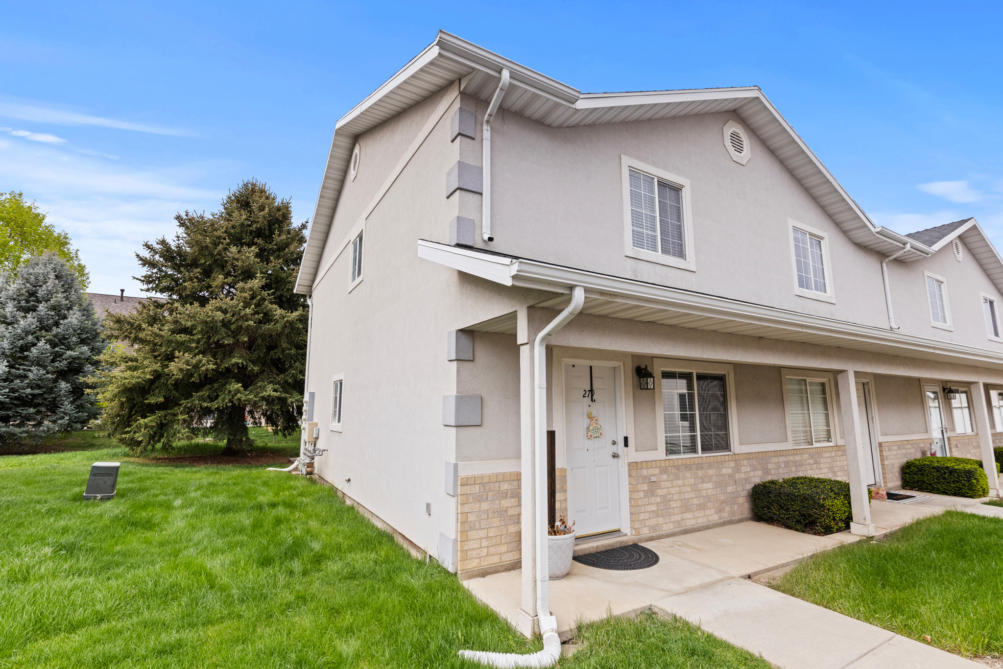 BLACKHAWK TOWNHOUSES - Residential