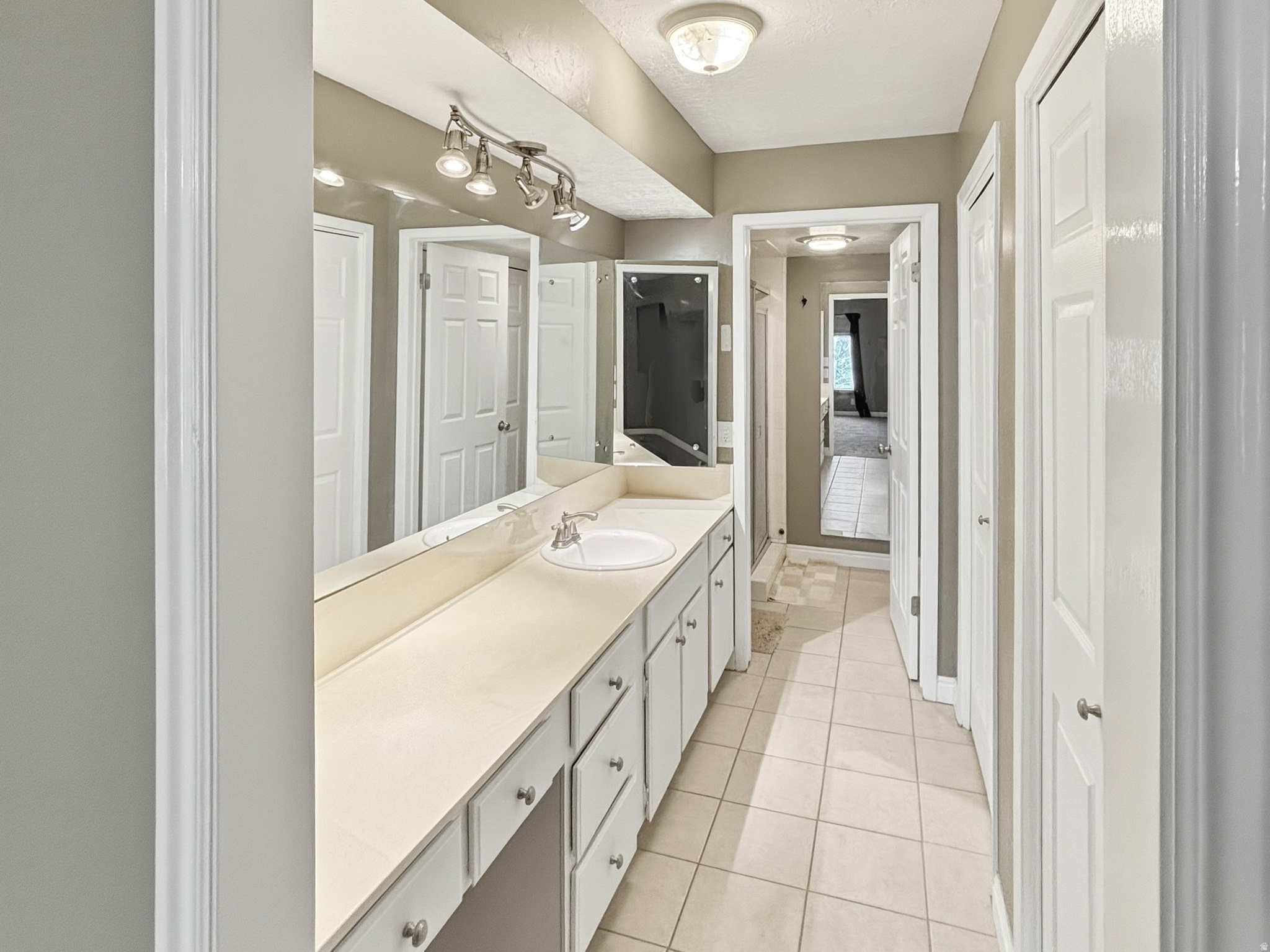 THREE FOUNTAINS EAST - Residential