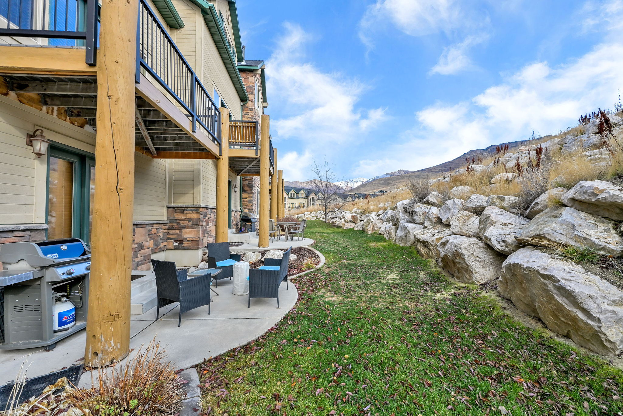 MOOSE HOLLOW CONDOMI - Residential