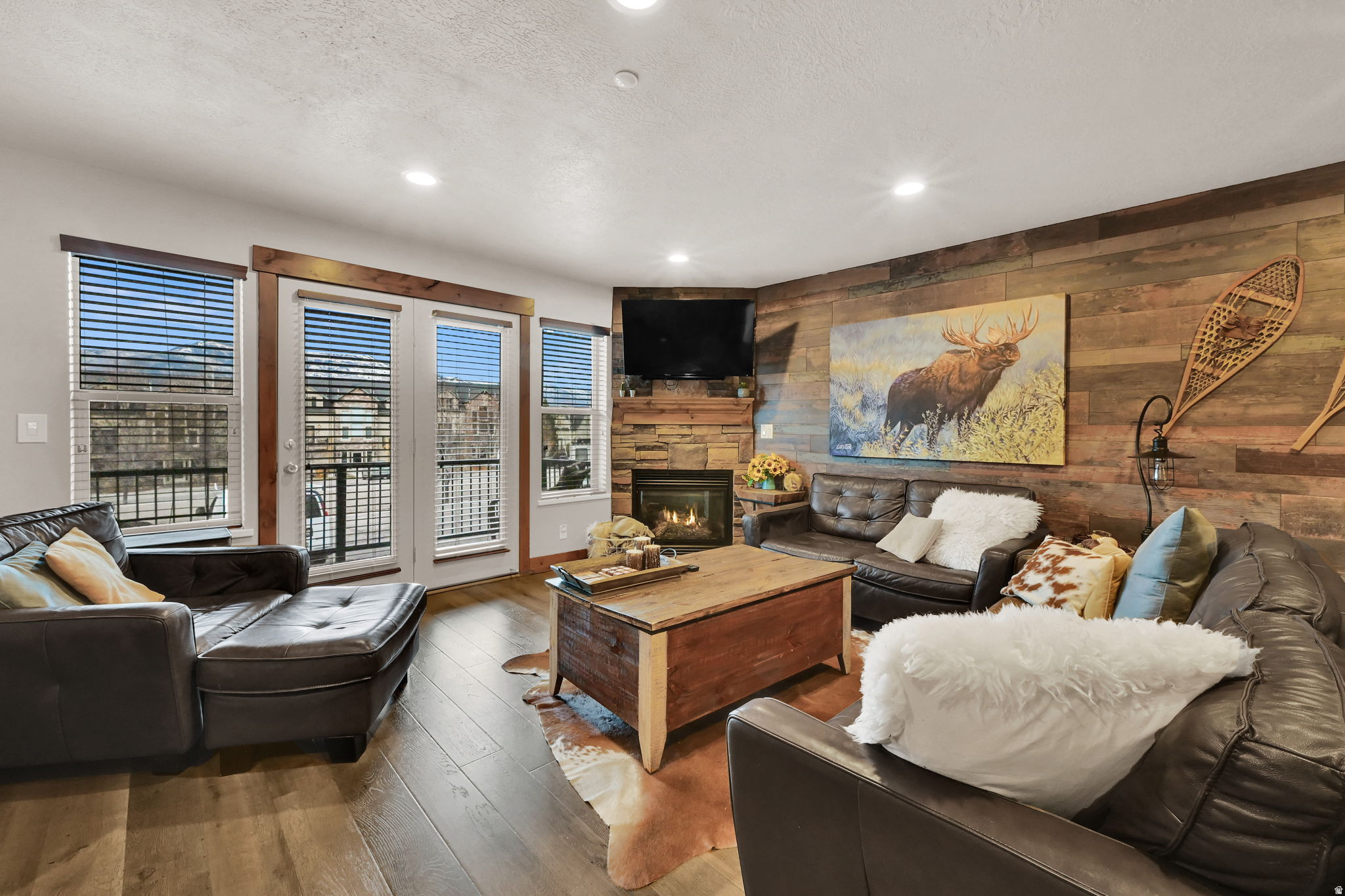 MOOSE HOLLOW CONDOMI - Residential