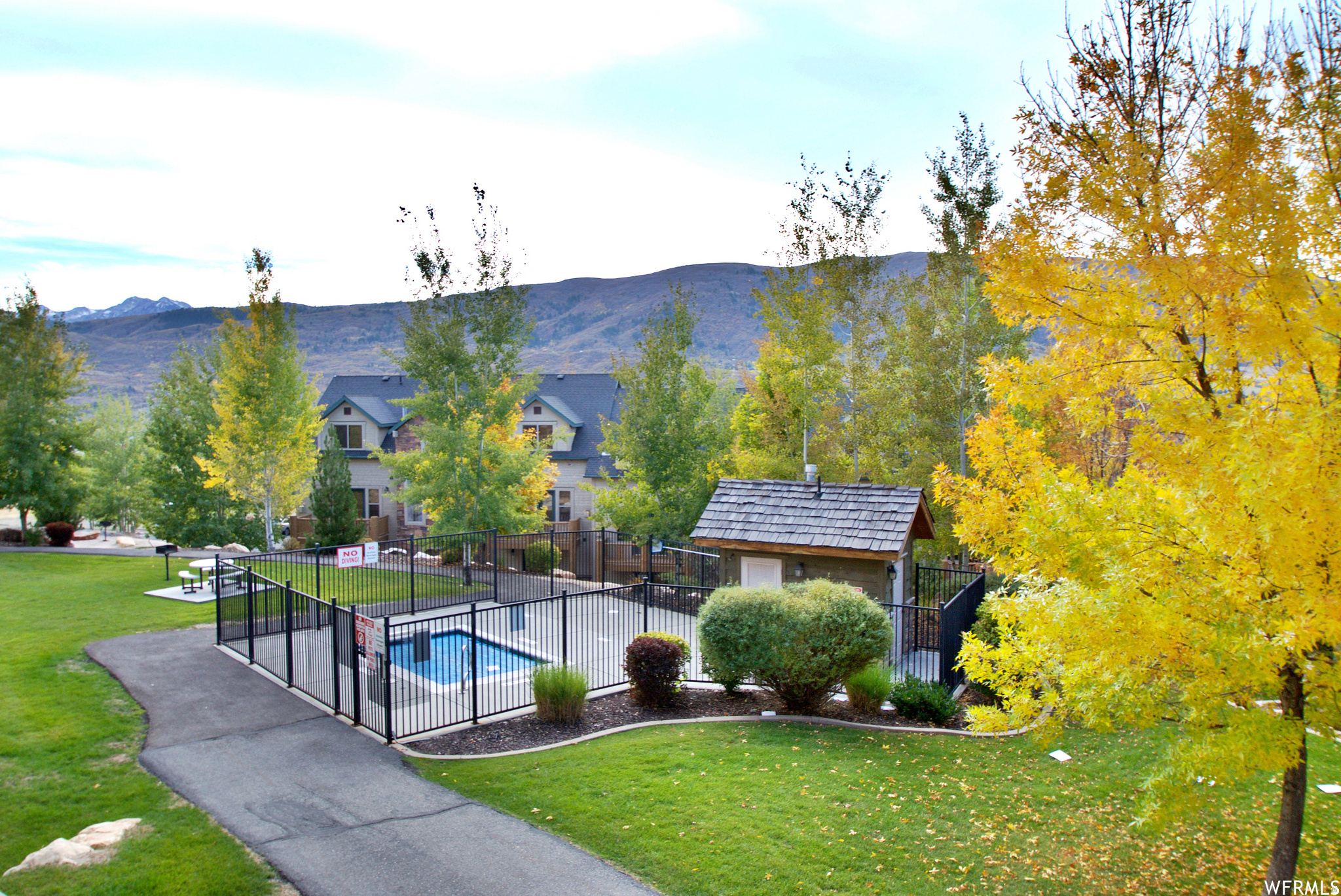 MOOSE HOLLOW CONDOMI - Residential