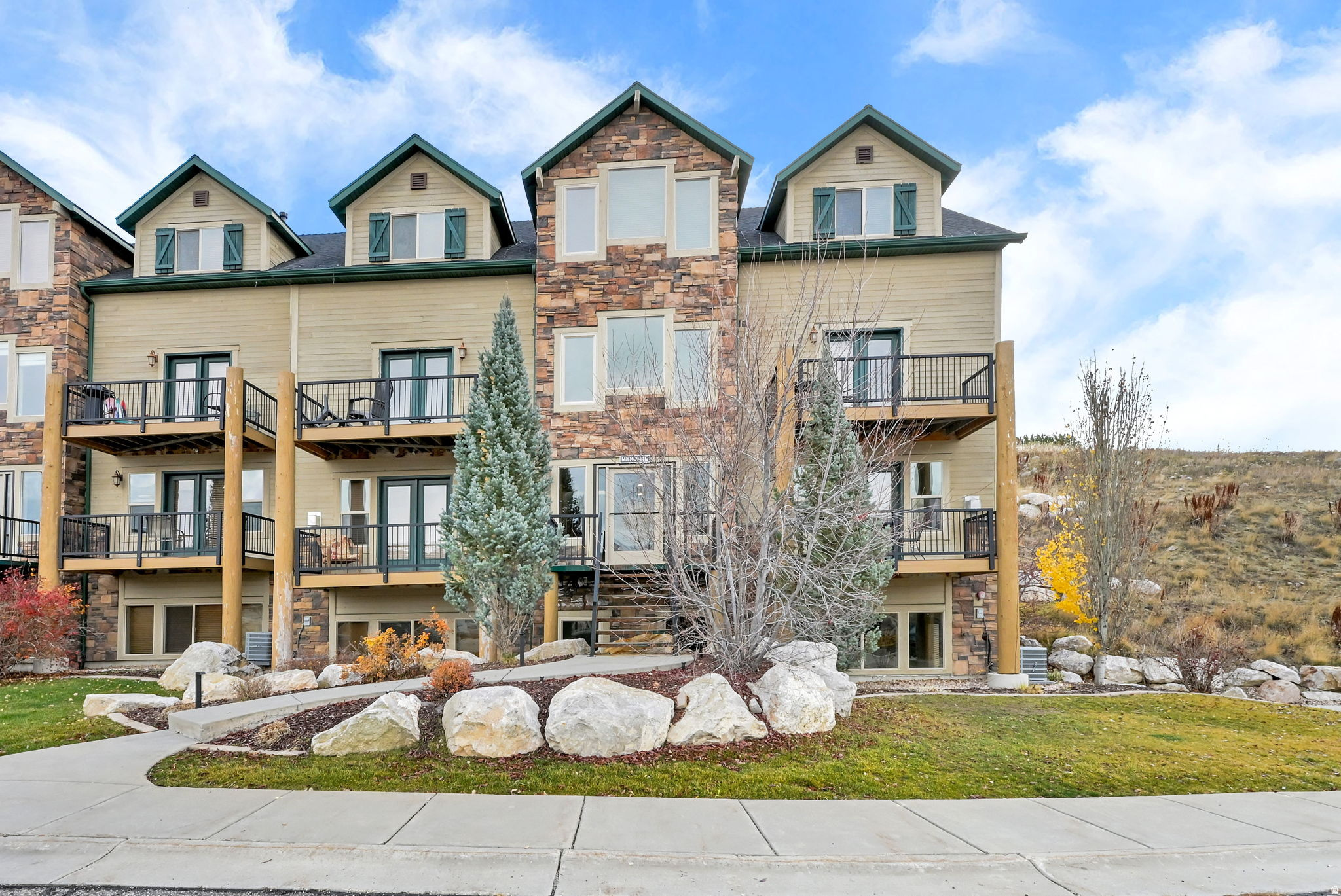 MOOSE HOLLOW CONDOMI - Residential