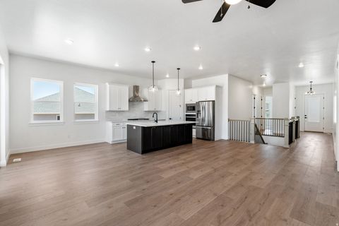 Tiny photo for 895 CREST DALE LN S, Santaquin, UT 84655 (MLS # 2144830)