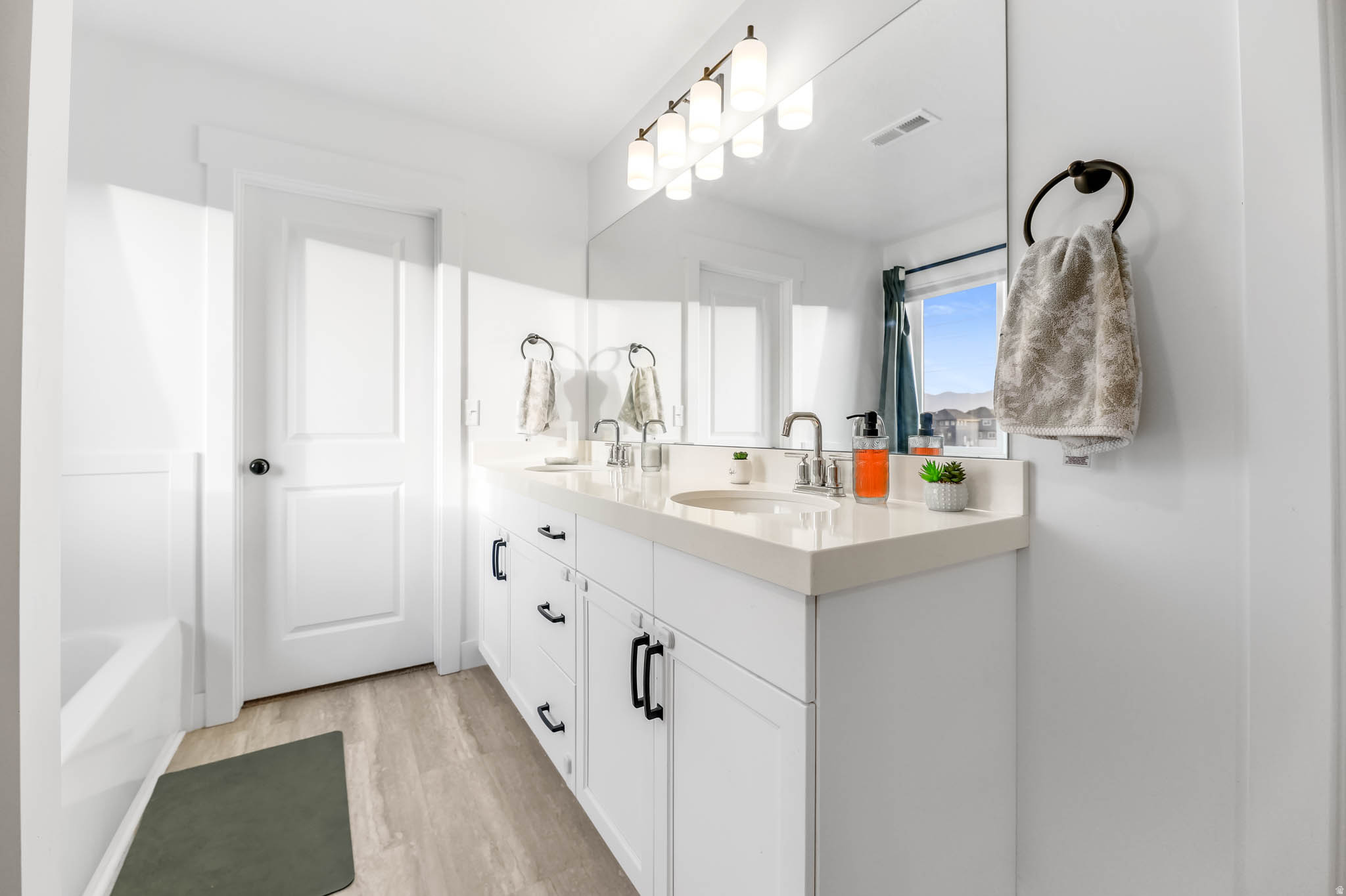 SILVERLAKE - Residential