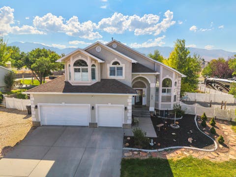 Photo of 1072 DAVENPORT DR, Grantsville, UT 84029 (MLS # 2174077)