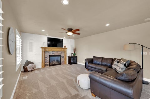 Tiny photo for 686 WELLINGTON DR, Kaysville, UT 84037 (MLS # 2178469)