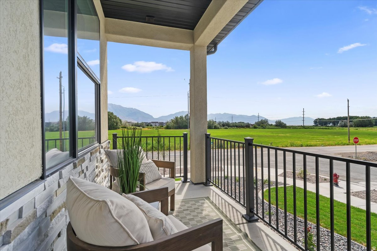 NORTHLAKE MEADOWS - Residential