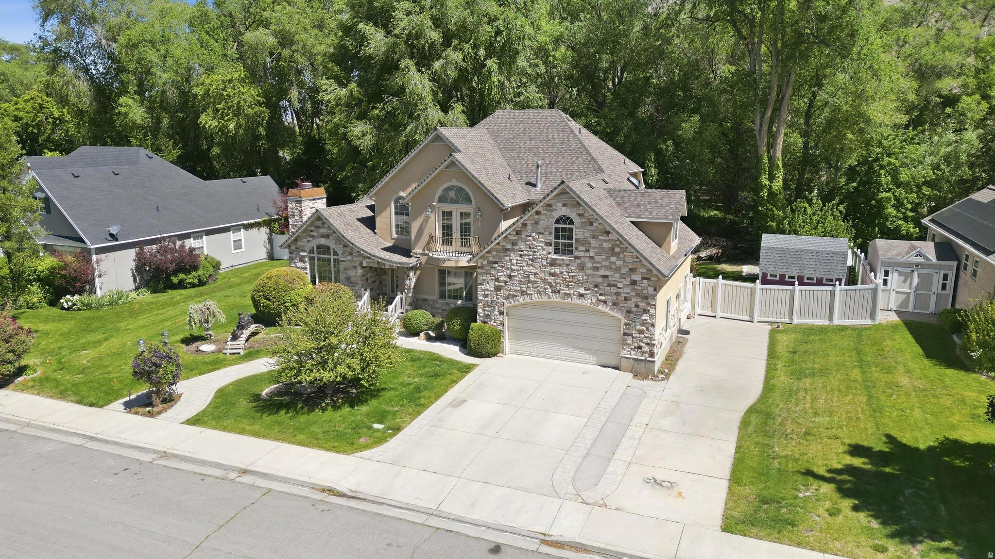 COUNTRY SPRINGS - Residential