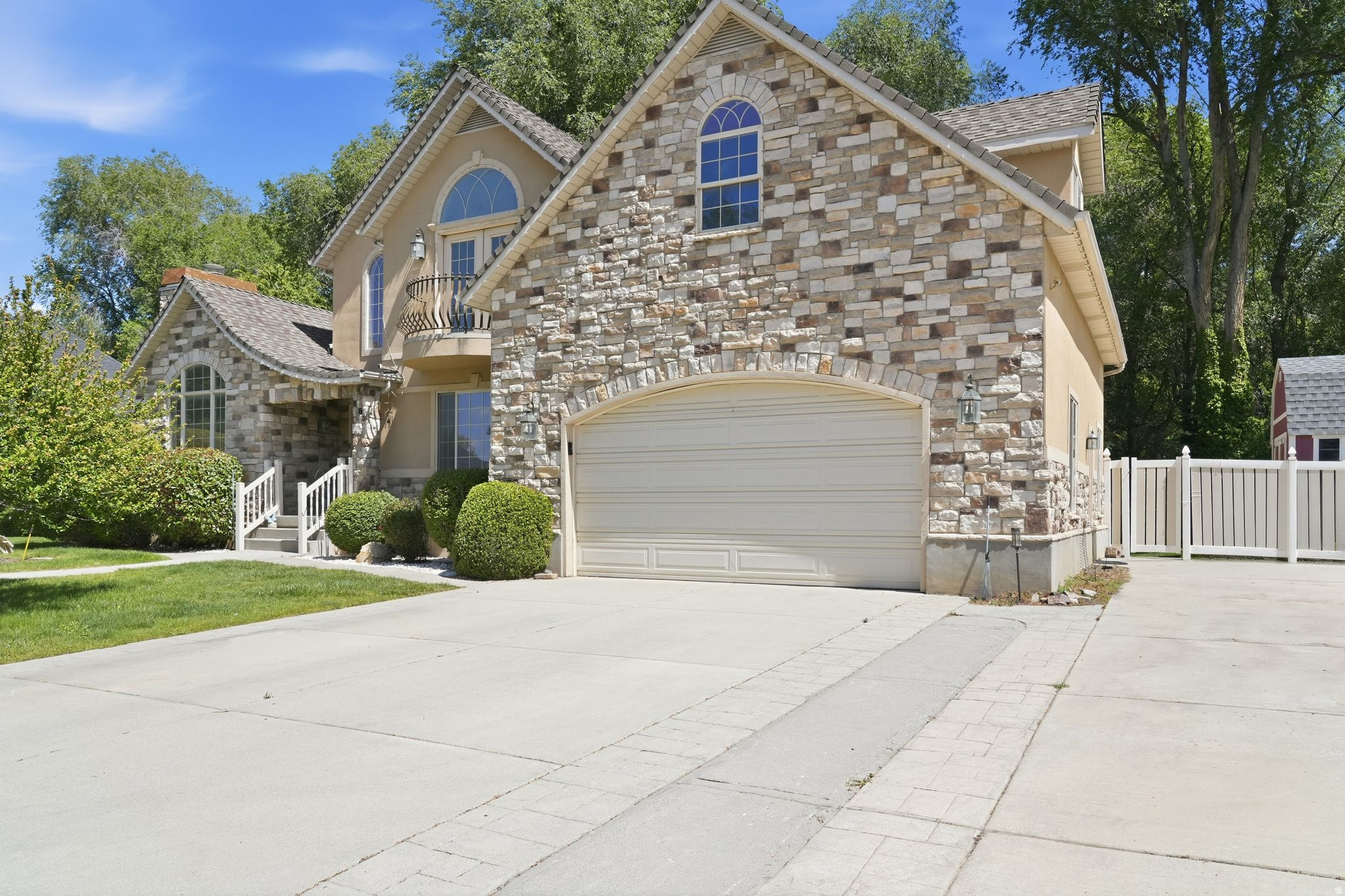 COUNTRY SPRINGS - Residential