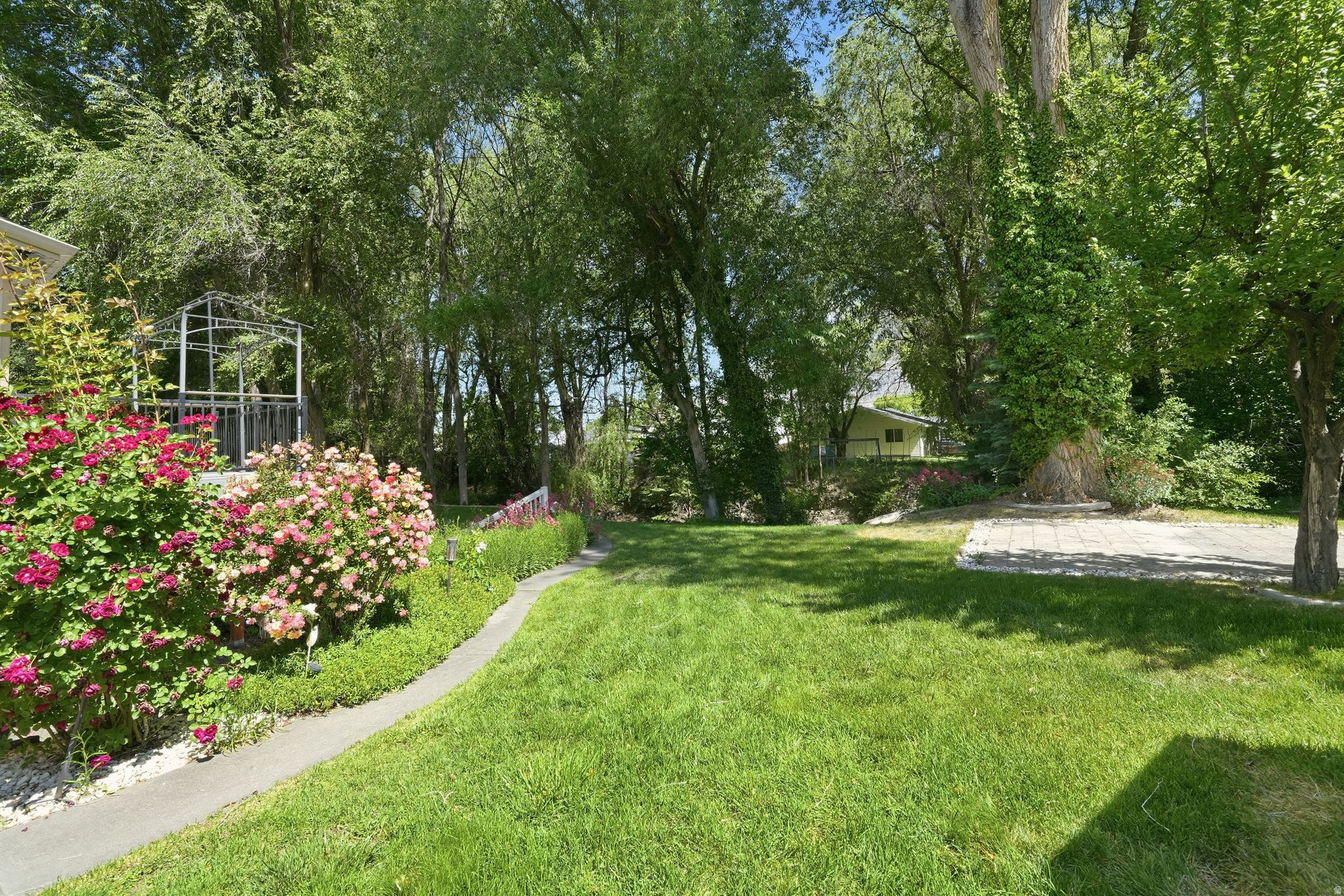 COUNTRY SPRINGS - Residential