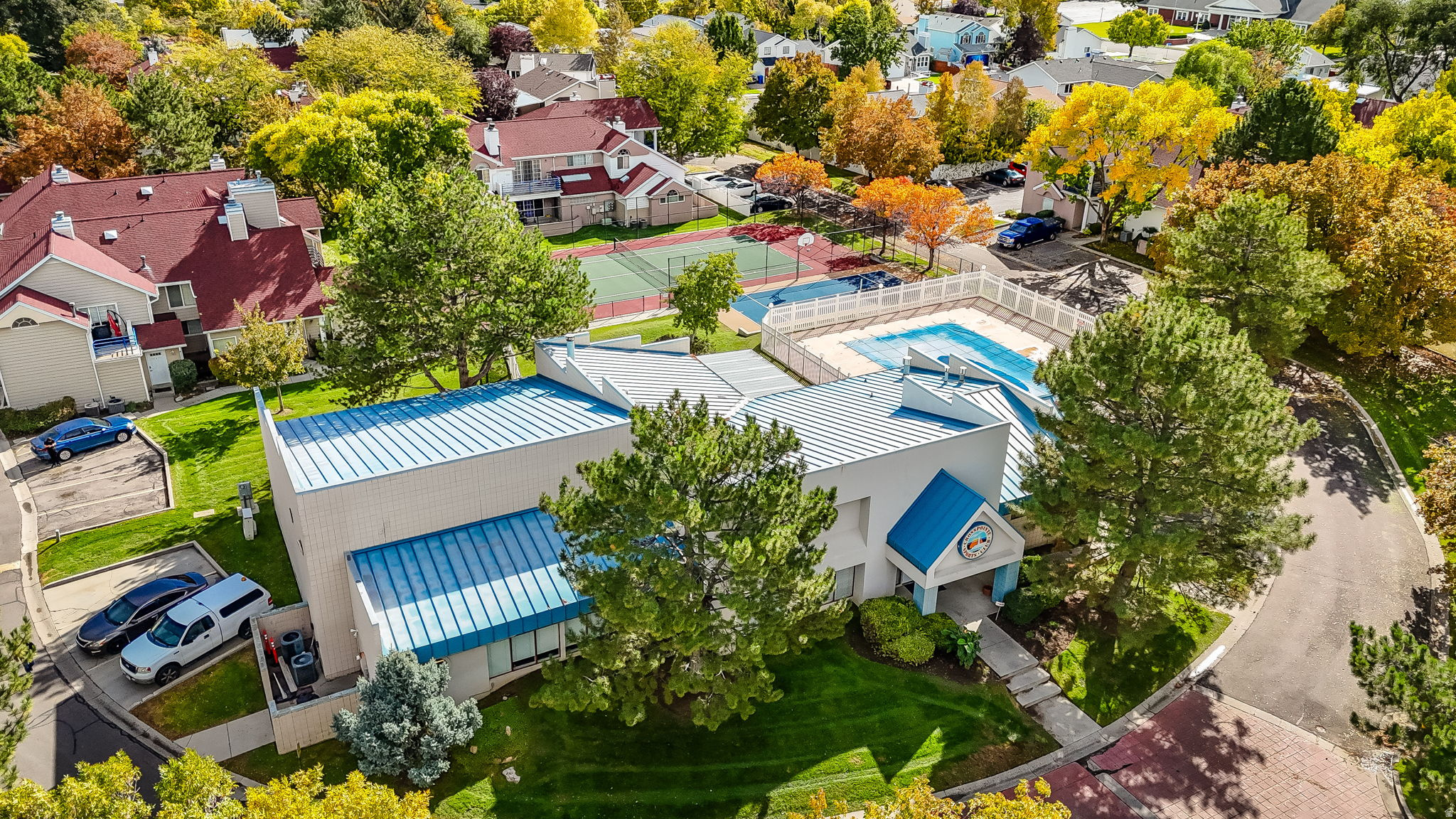 CROSSPOINTE - Residential