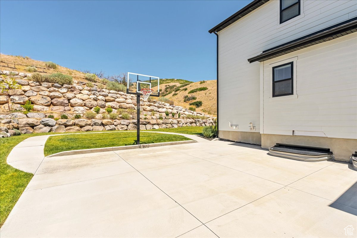 CANYON HILLS - Residential
