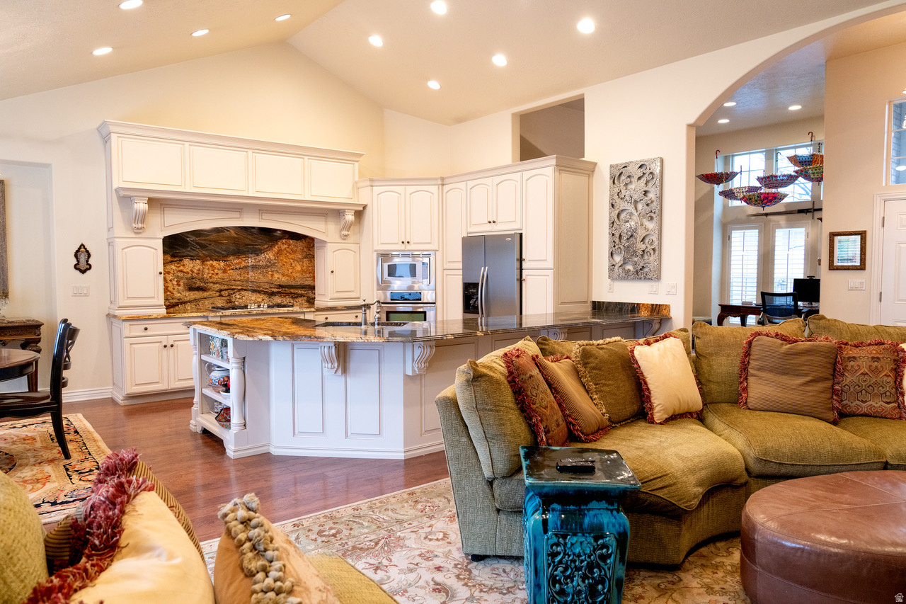 COUNTRY SPRINGS - Residential