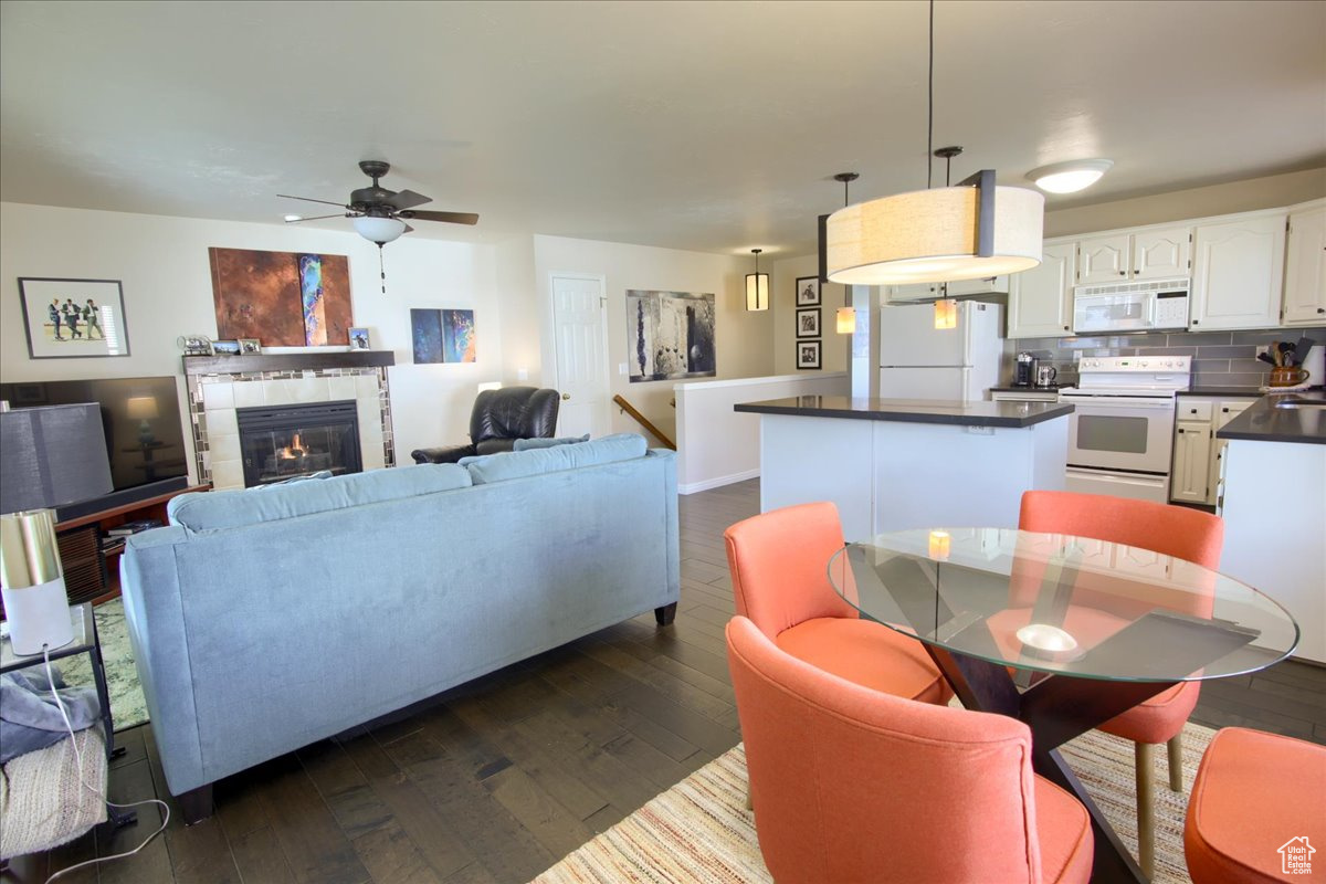 South Ogden, Utah 84405, United States, 3 Bedrooms Bedrooms, ,3 BathroomsBathrooms,Residential,Active,233343