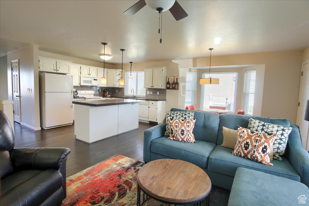 South Ogden, Utah 84405, United States, 3 Bedrooms Bedrooms, ,3 BathroomsBathrooms,Residential,Active,233343