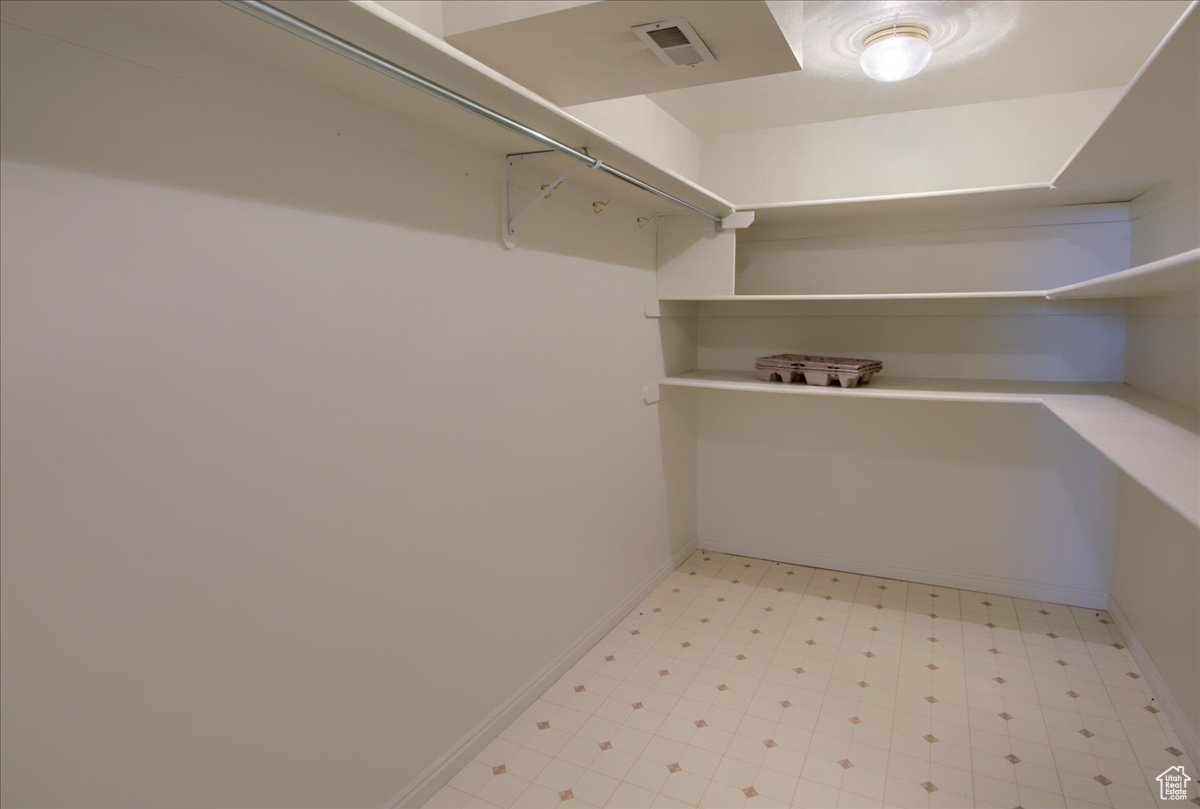 South Ogden, Utah 84405, United States, 3 Bedrooms Bedrooms, ,3 BathroomsBathrooms,Residential,Active,233343