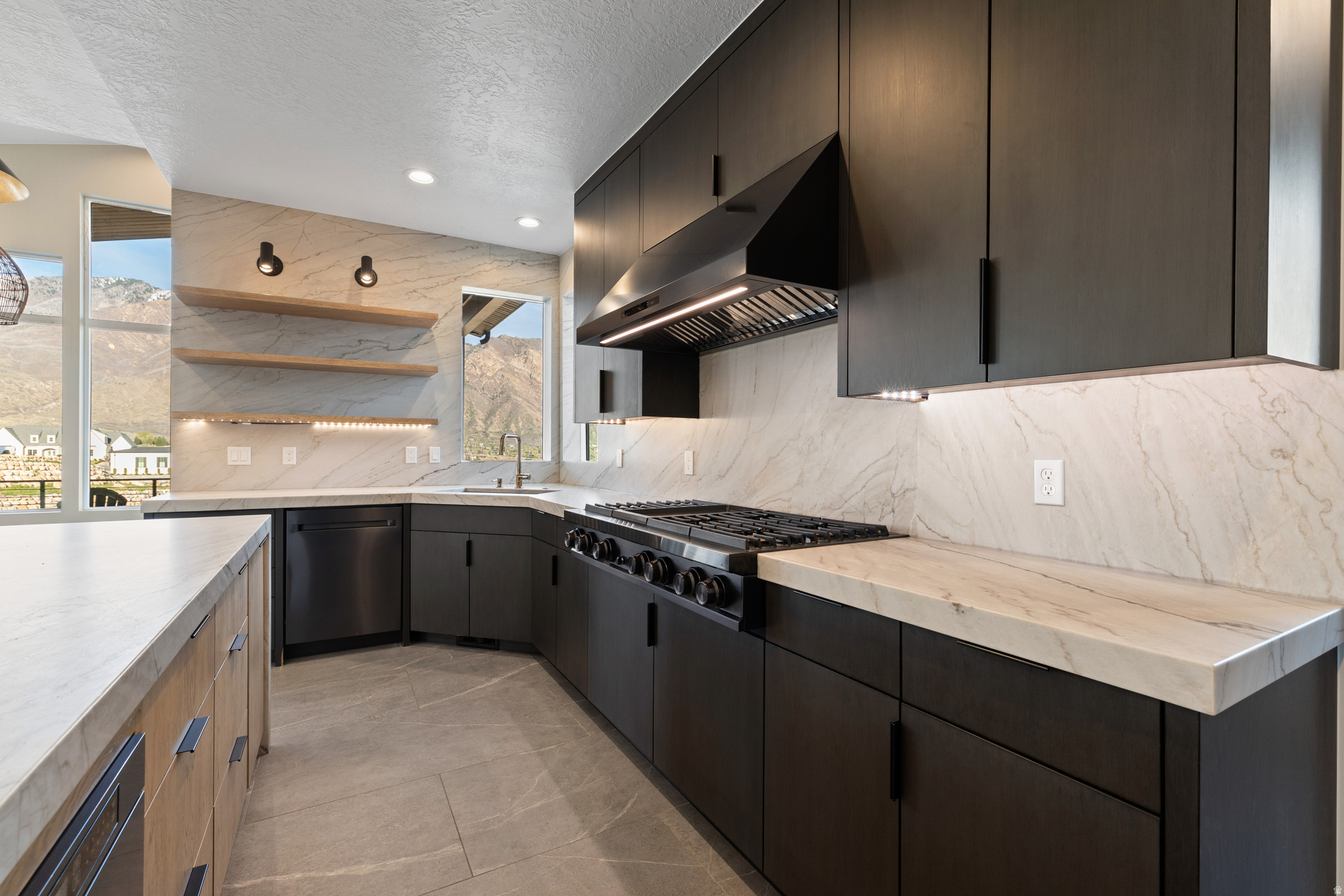 ALPINE VIEW - Residential