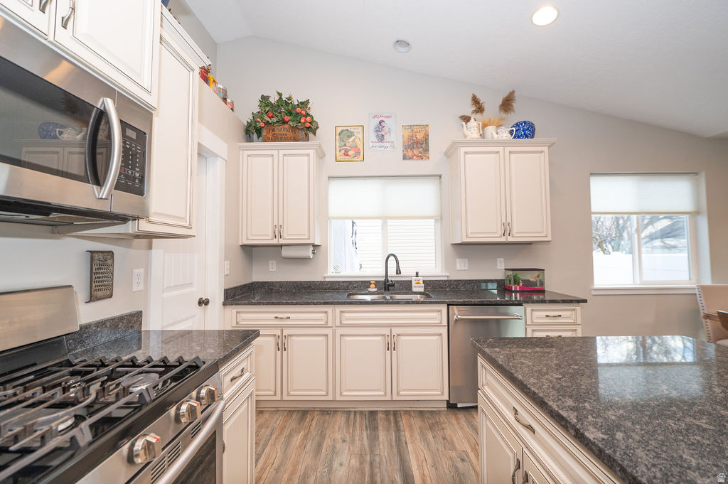 LEWIS PEAK - Residential