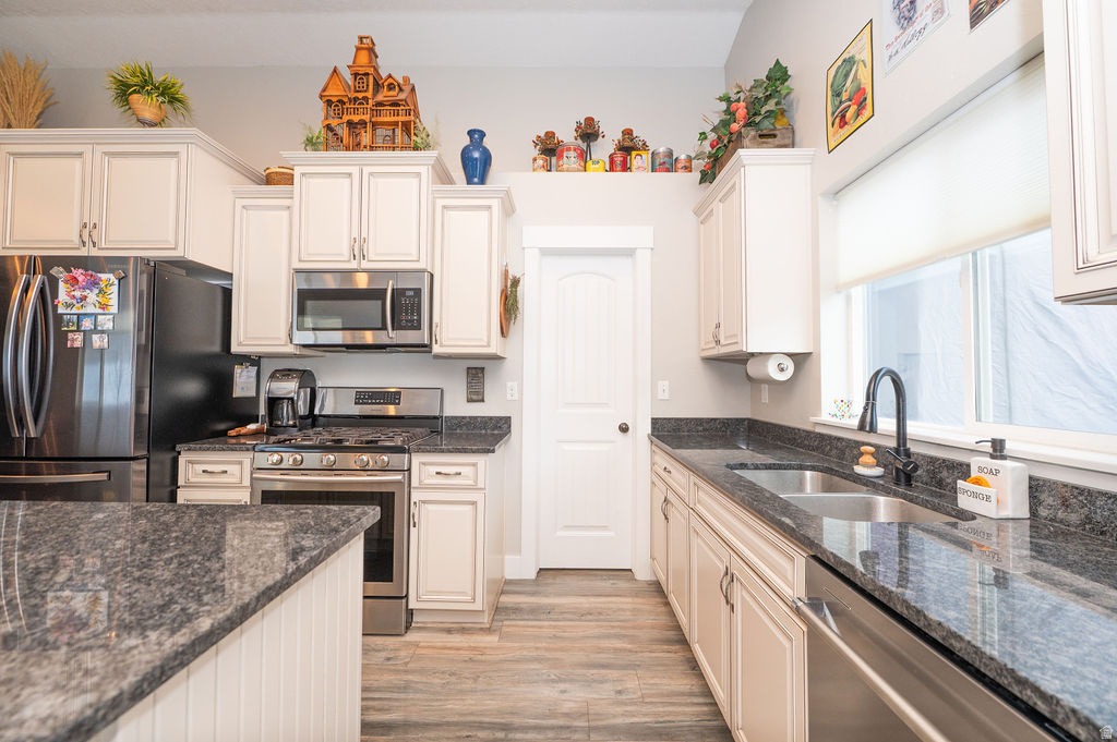 LEWIS PEAK - Residential