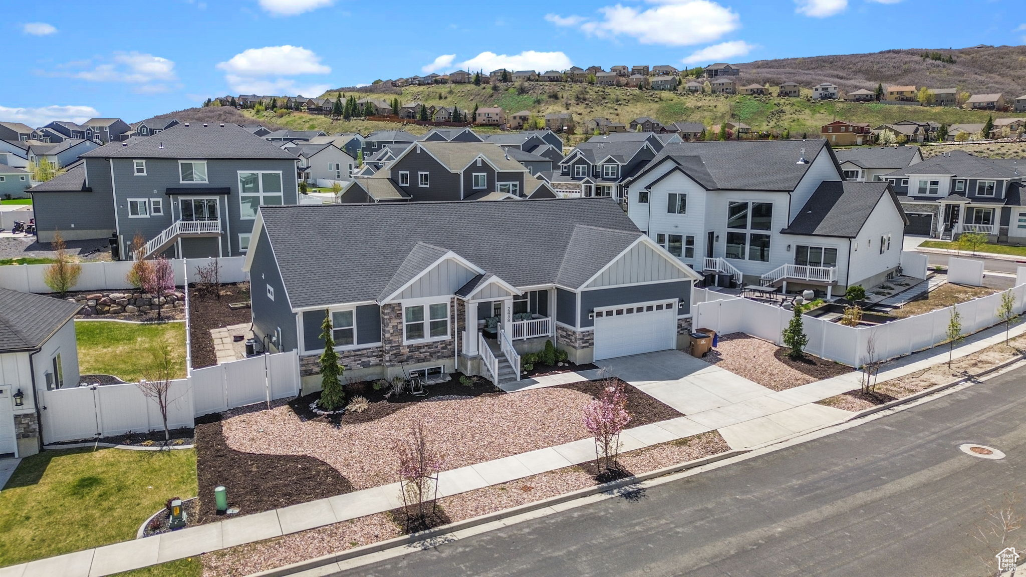 HIDDEN CANYON ESTATE - Residential