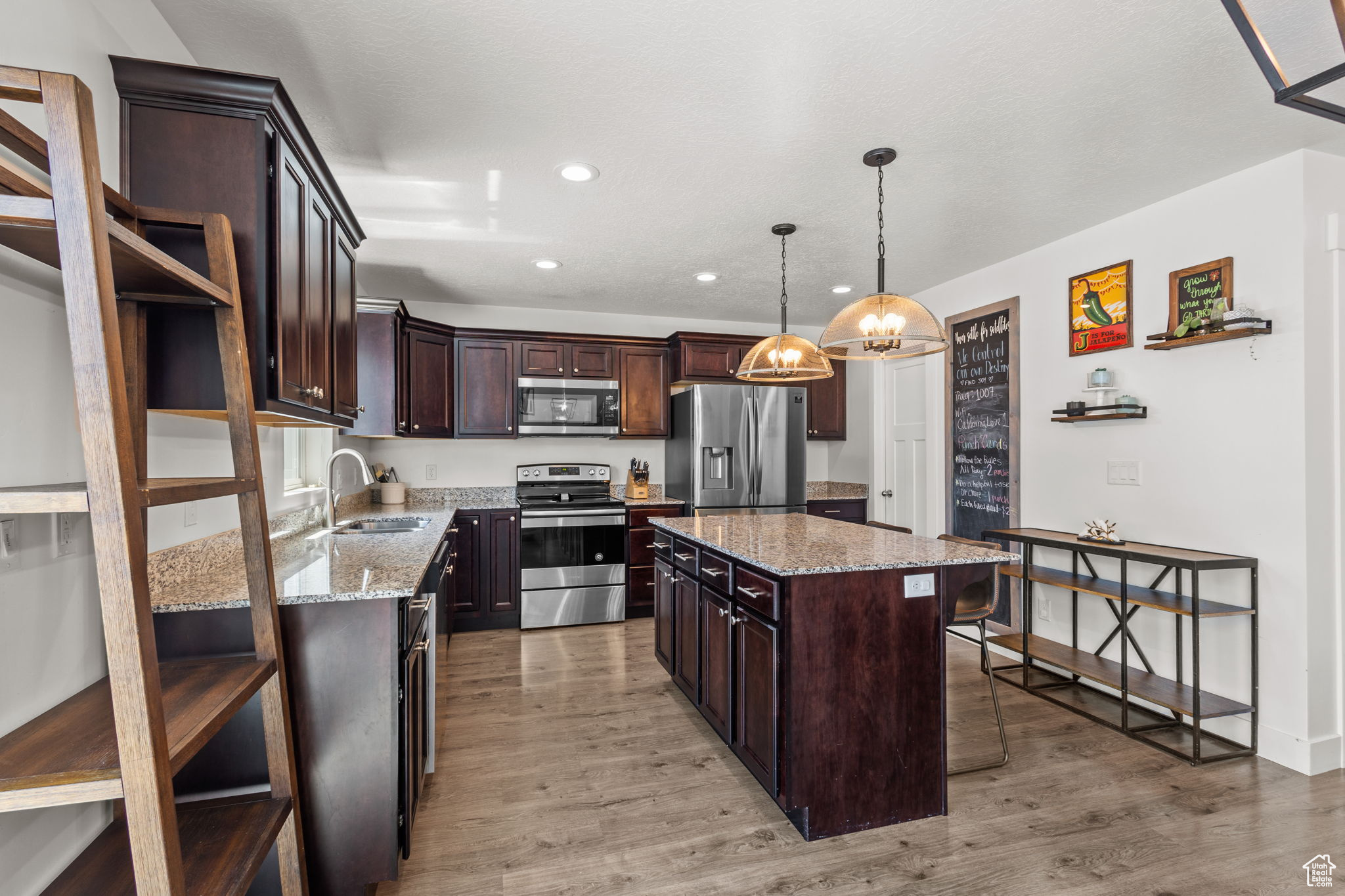 HIDDEN CANYON ESTATE - Residential