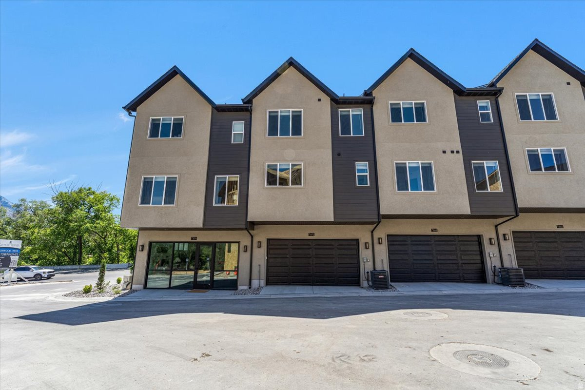 COTTONWOOD CREEK TOWNHOMES - Residential