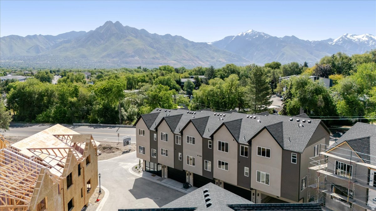 COTTONWOOD CREEK TOWNHOMES - Residential