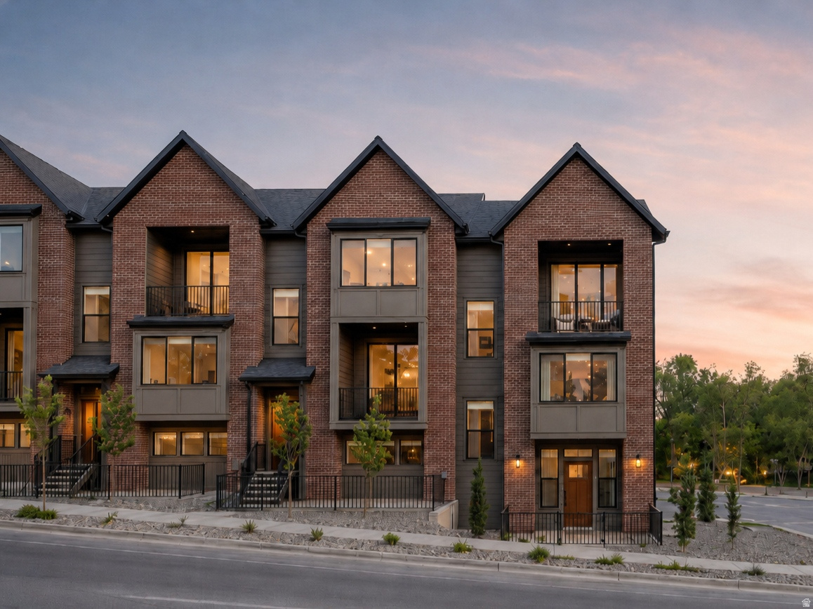 COTTONWOOD CREEK TOWNHOMES - Residential