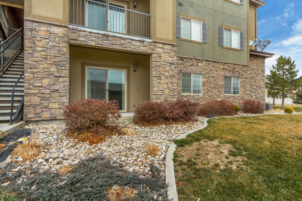 Photo of 203 E JORDAN RIDGE BLVD N #204, Saratoga Springs, UT 84045 (MLS # 2136513)