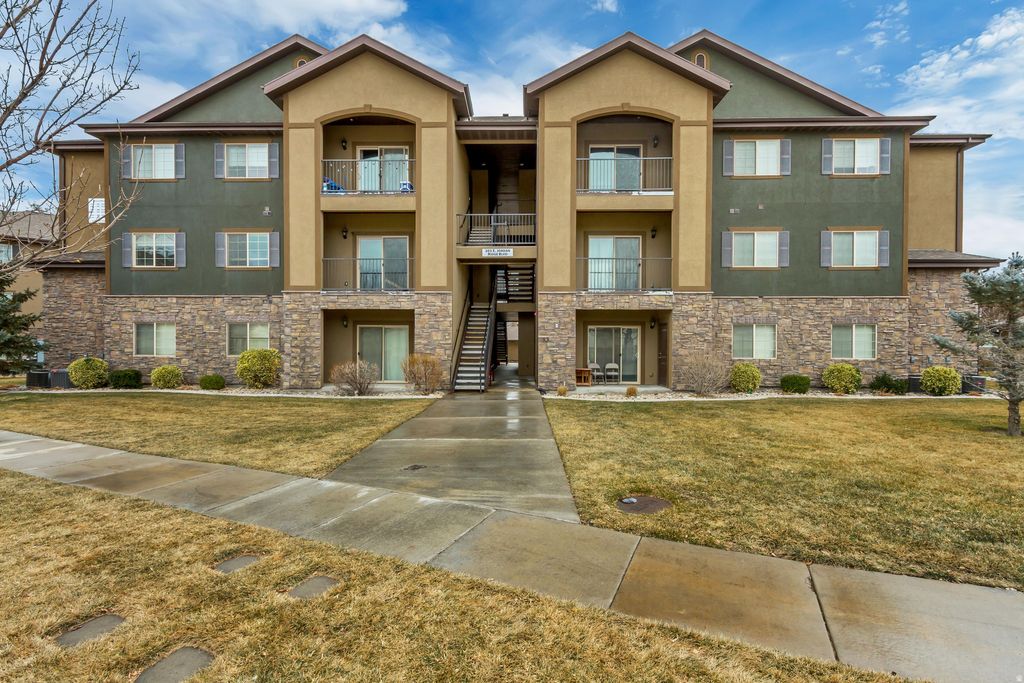 Photo of 203 E JORDAN RIDGE BLVD N #204, Saratoga Springs, UT 84045 (MLS # 2136513)