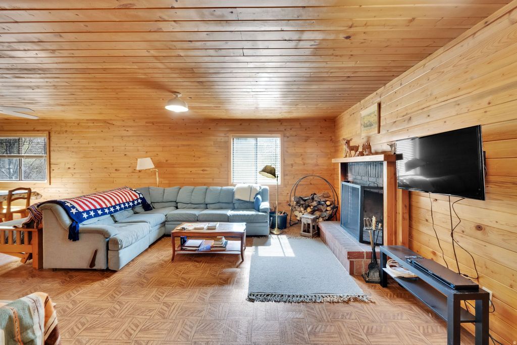 Photo of 7188 E PARKER RD #320, Salt Lake City, UT 84109 (MLS # 2153162)