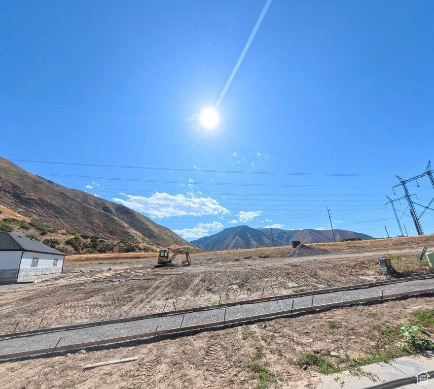 Incredible & Spectacular View Lots are available at the base of the coveted Maple Mountain in Mapleton. Exquisite neighborhood where the surrounding homes are all selling for a million dollars and up. Magnificent views in all directions. These lots are ready to build with all utilities stubbed into the lots Easy access to parks, trails, shopping, recreation, & wonderful schools. Don't miss these available lots, they will go quickly