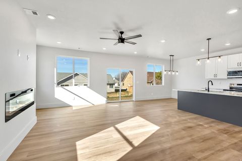 Tiny photo for 547 N HAVEN DR, Mapleton, UT 84664 (MLS # 2152449)