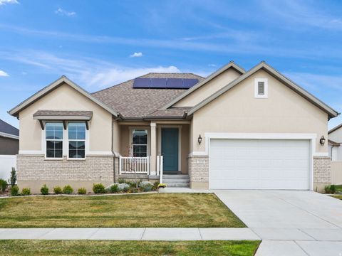 Photo of 3808 W HOODED CRANE LN, Clinton, UT 84015 (MLS # 2152630)