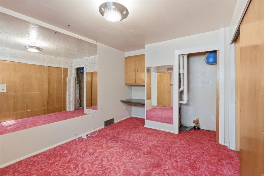 Square footage figures are provided as a courtesy estimate only and were obtained from County Records and an independent survey.  Buyer is advised to obtain an independent measurement.