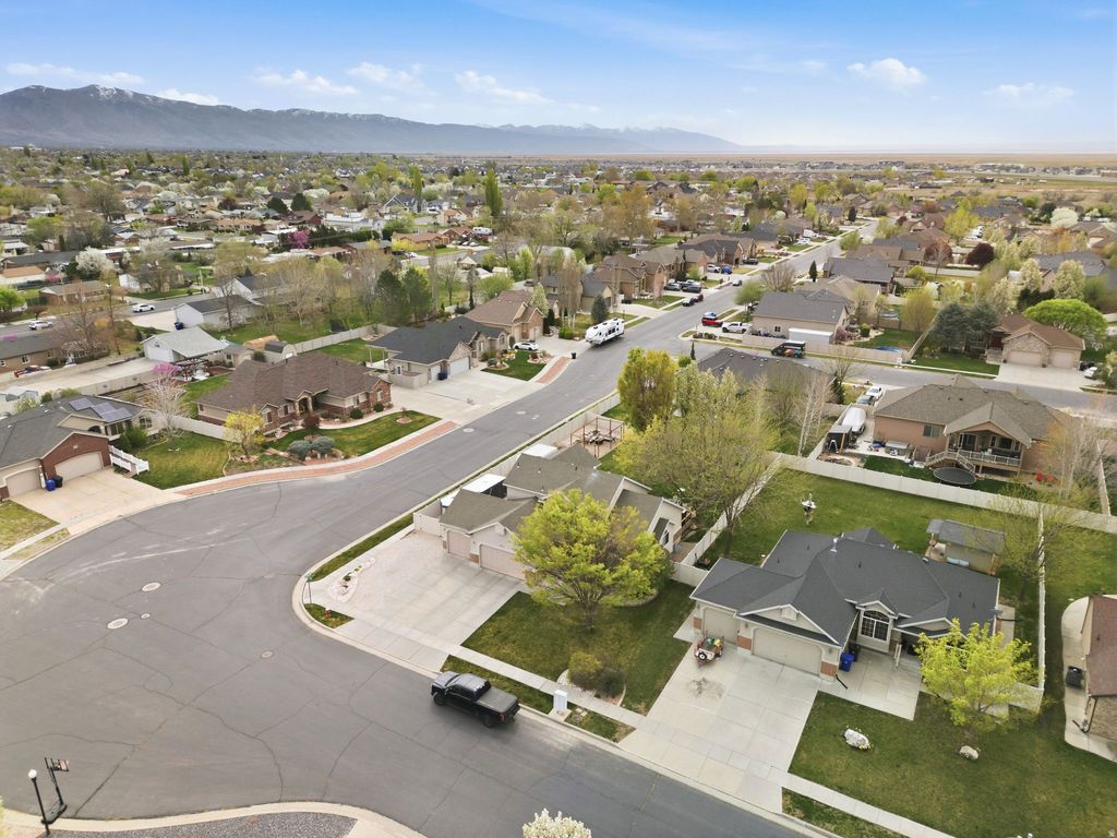Photo of 2071 W 2200 S, Syracuse, UT 84075 (MLS # 2147535)