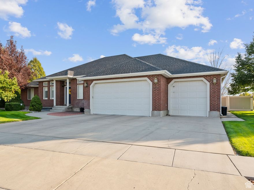 Amazing home in cul-de-sac with so many inclusions and extra's! Mud room w/ shelving. Huge double sided rock fireplace, updated kitchen w/ double ovens. Master bedroom has two walk in closets and laundry!  Plantation shutters. 2nd kitchen downstairs. access to outside. Beautiful Theatre room with screen! All TV's left. stackable washer and dryer included, plus main washer and dryer!  Sellers just put on new roof!
