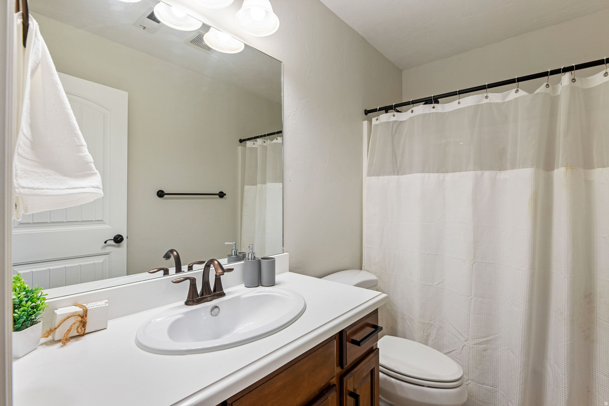 THE BENCHES - Residential