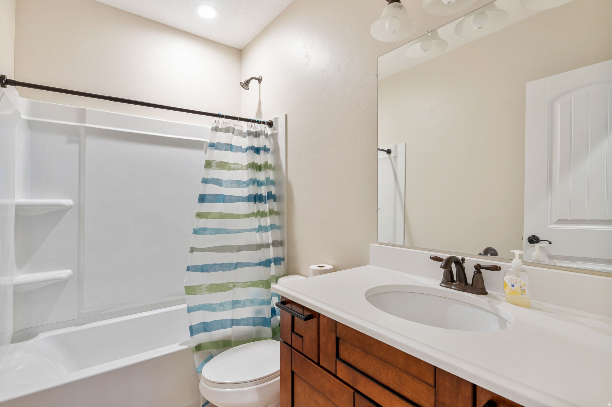 THE BENCHES - Residential