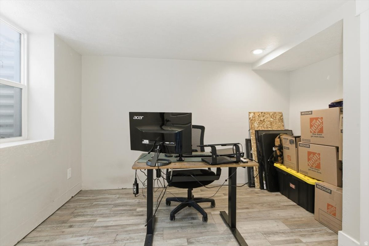 THOMPSON & DIETER S - Residential