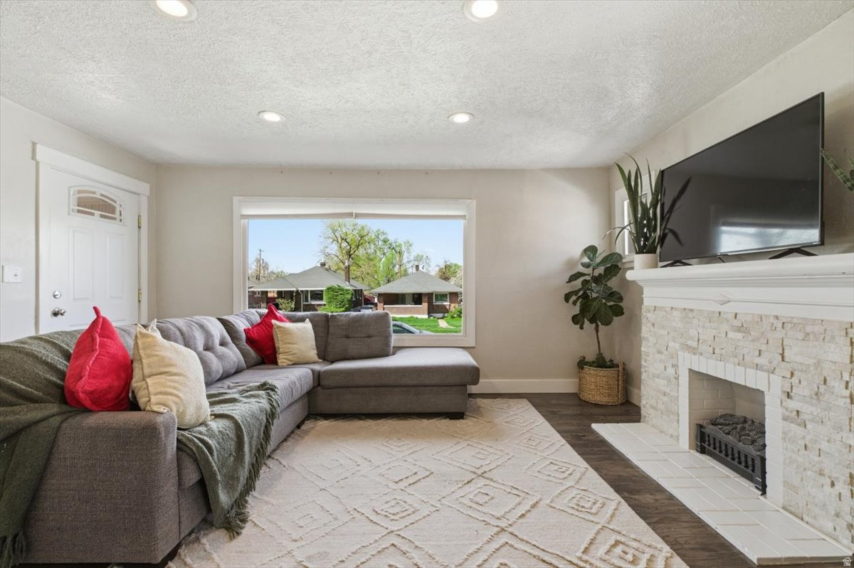 THOMPSON & DIETER S - Residential